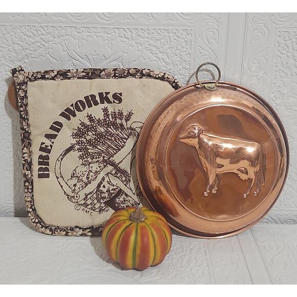 Rare Vintage 6” Copper Cow Mold w Hammered Edge Cottagecore Rustic Country - Picture 1 of 6